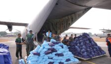 TNI terus mengintensifkan penanganan kebakaran hutan dan lahan (Karhutla) melalui pengiriman pasokan logistik Operasi Modifikasi Cuaca