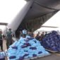 TNI terus mengintensifkan penanganan kebakaran hutan dan lahan (Karhutla) melalui pengiriman pasokan logistik Operasi Modifikasi Cuaca